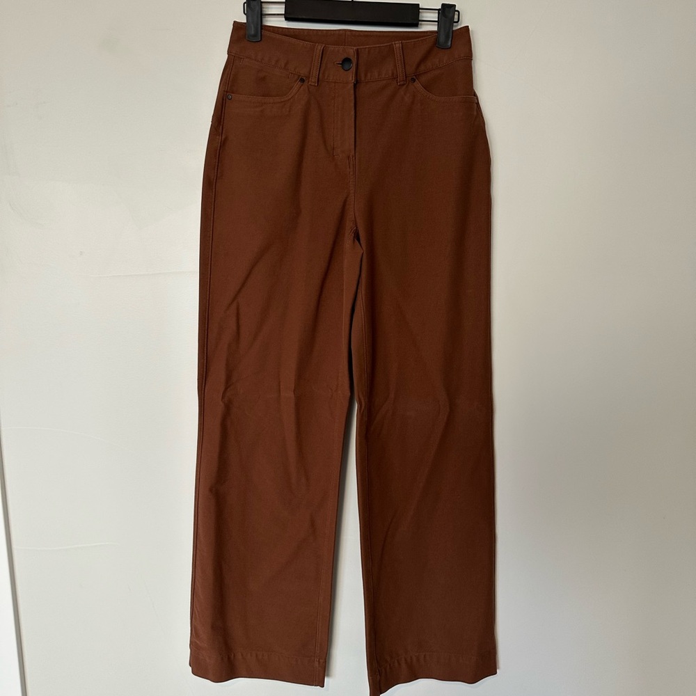 Business causal, wide leg, lululemon city sleek pant. Size 25